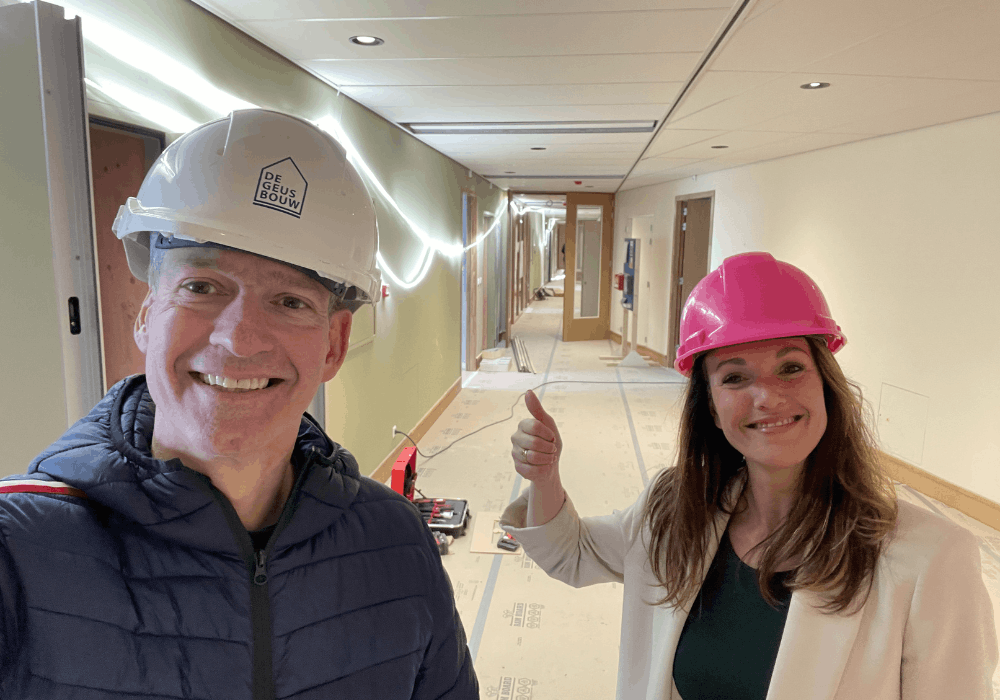 Kevin de Joode en Marlous Dulos van de afdeling Vastgoed van Amstelring: “We hebben mensen bereikt die nadenken over zelfstandig wonen met  zorg”